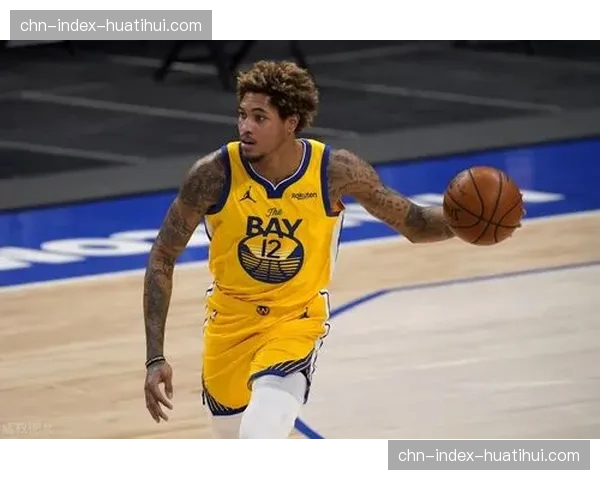 勇士虚拟电梯门战术创新 应对移动掩护新规仍创造空位机会 勇士虚拟电梯门战术创新 应对移动掩护新规仍创造空位机会